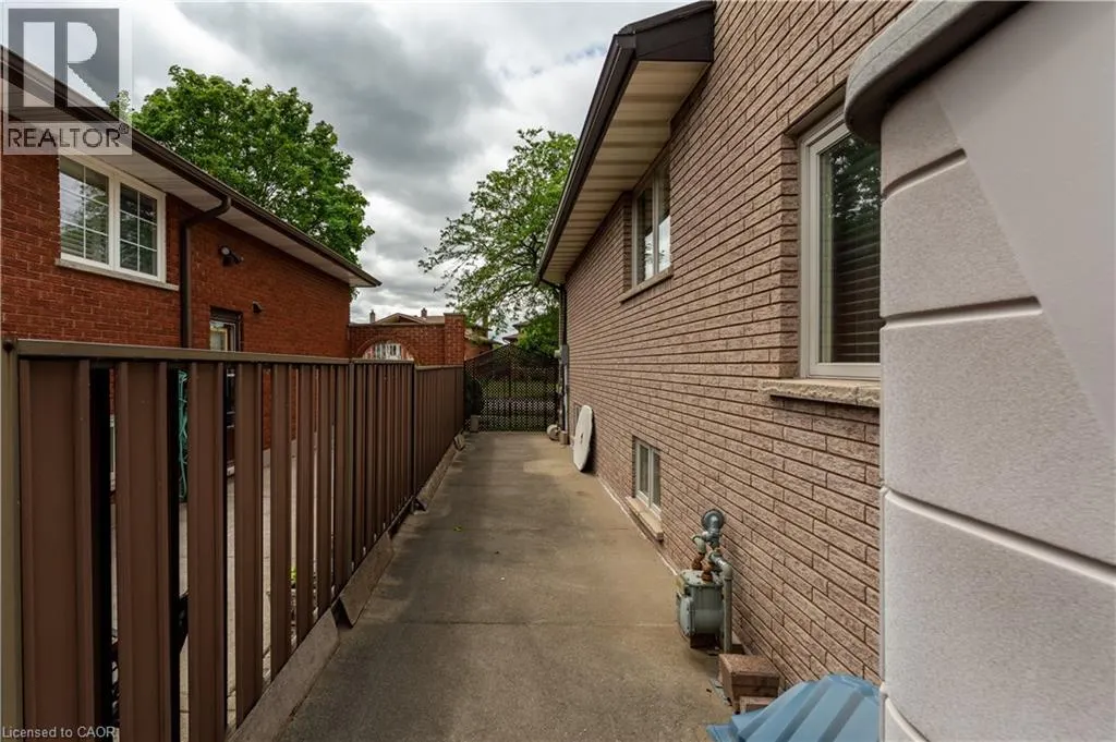 14 VALROSE Drive