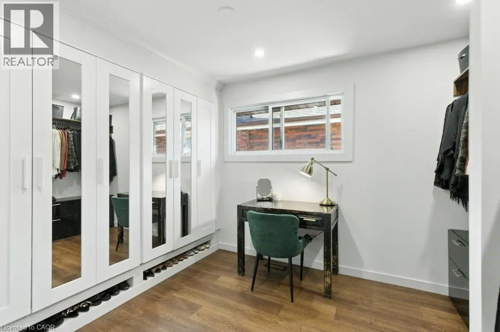 30 CLOKE Court