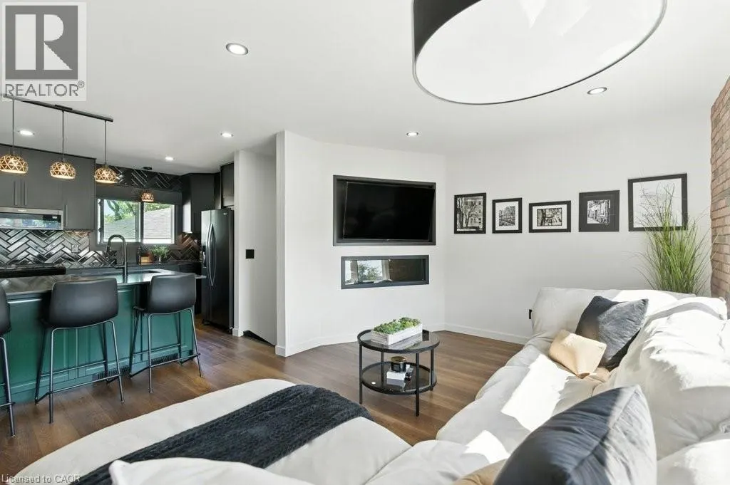 30 CLOKE Court