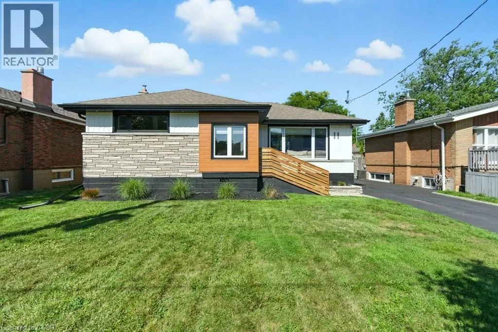 30 CLOKE Court