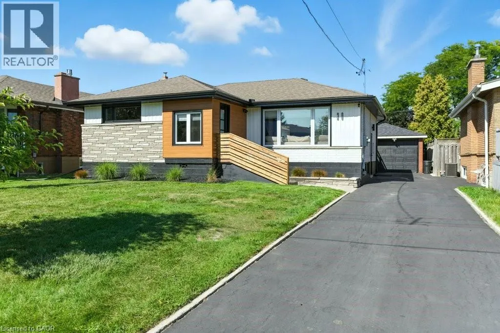 30 CLOKE Court