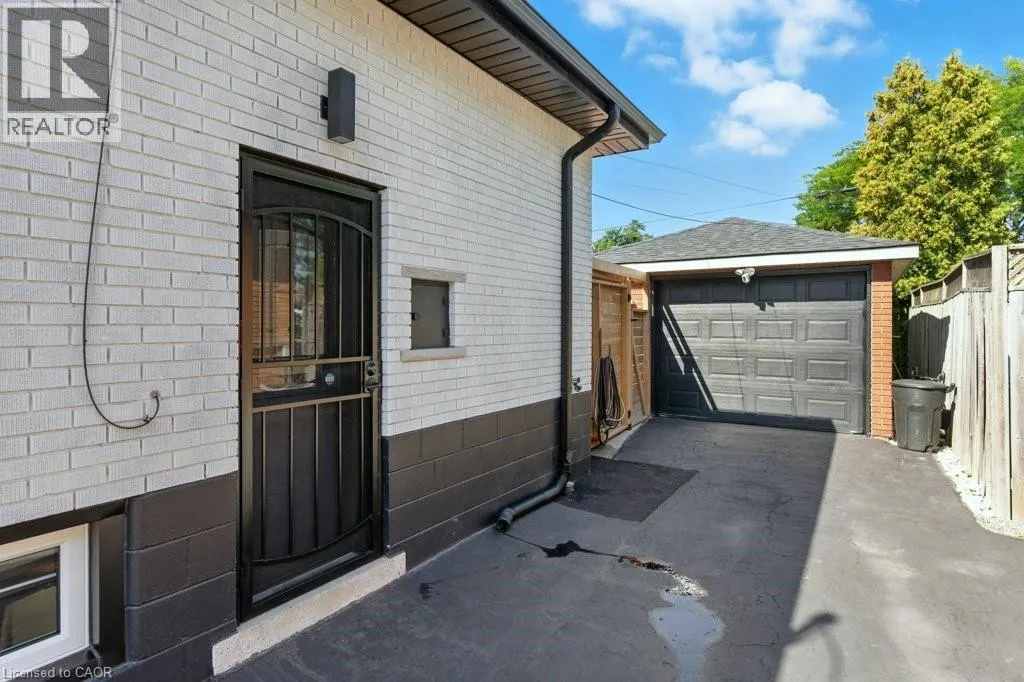 30 CLOKE Court