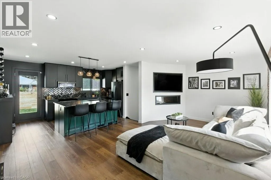 30 CLOKE Court