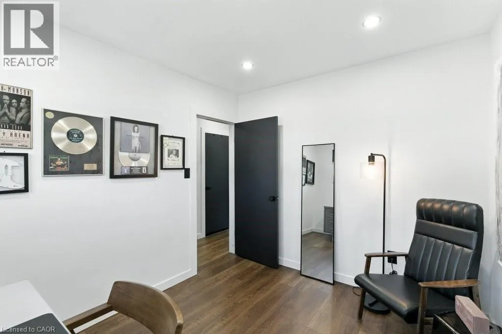 30 CLOKE Court
