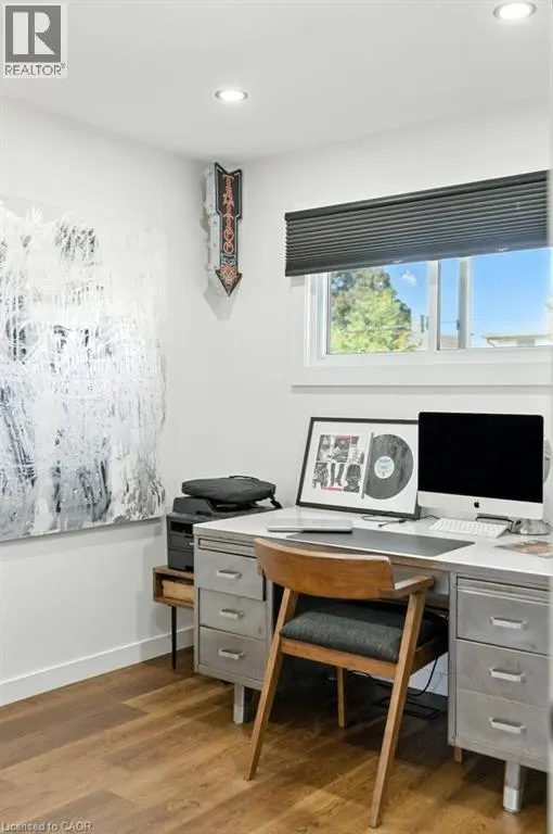 30 CLOKE Court