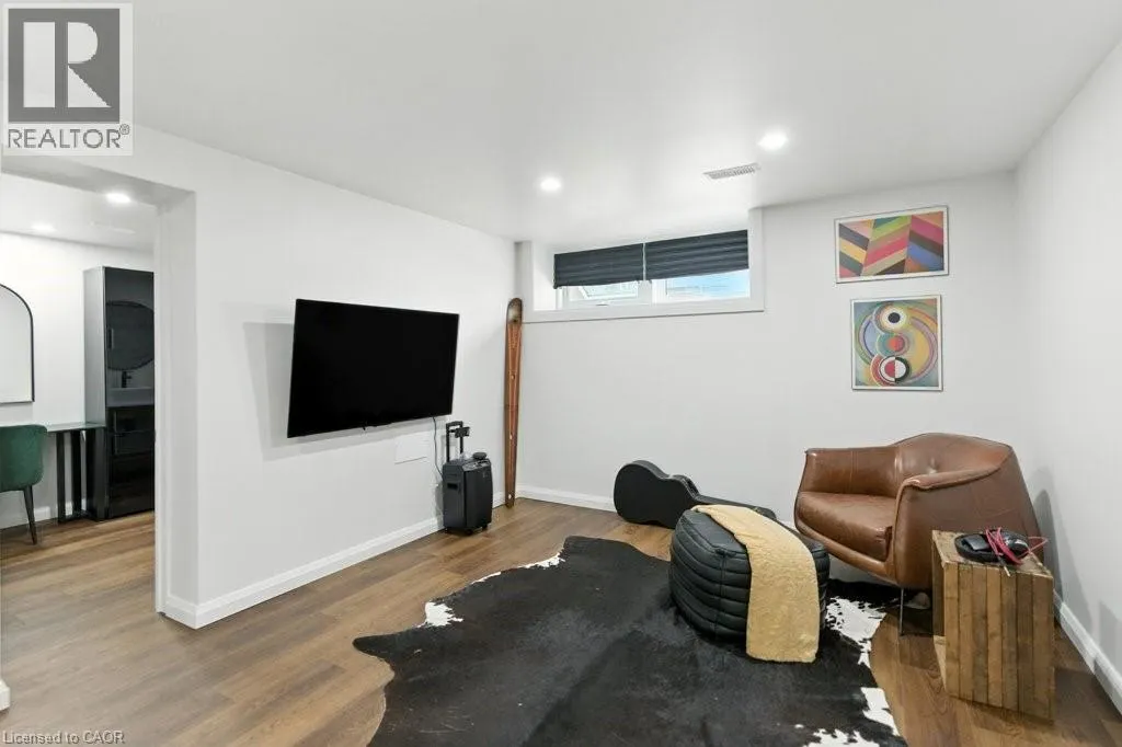 30 CLOKE Court