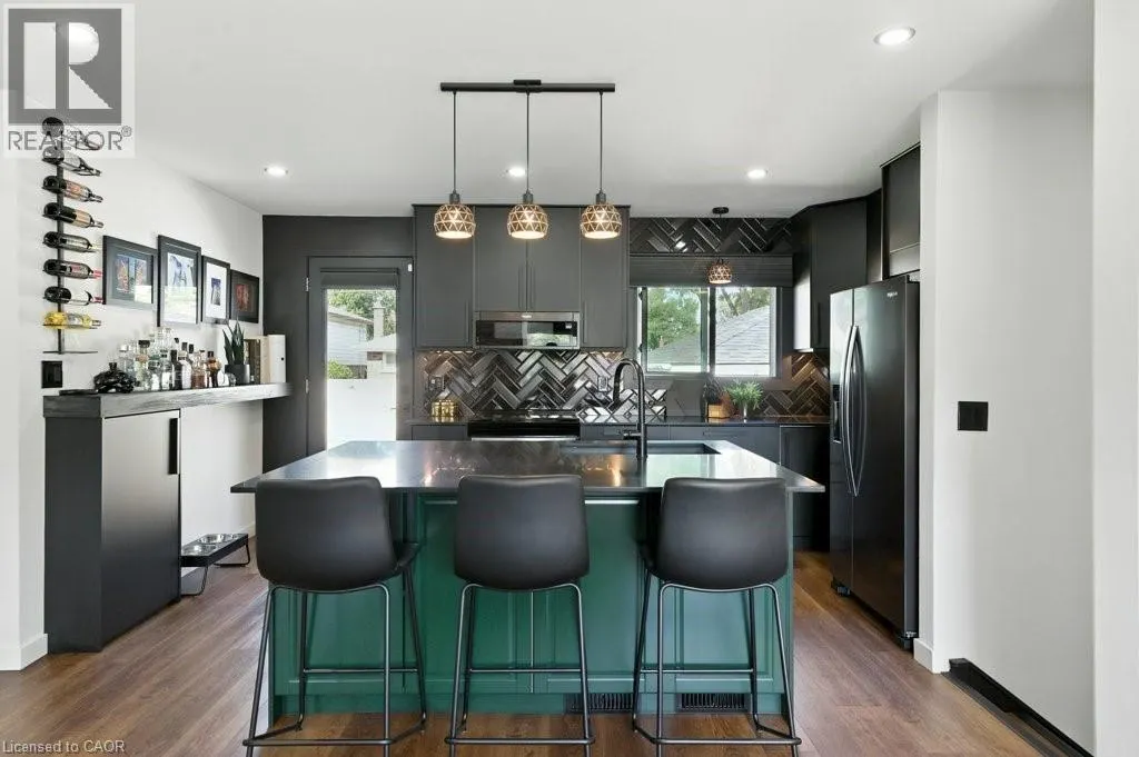 30 CLOKE Court
