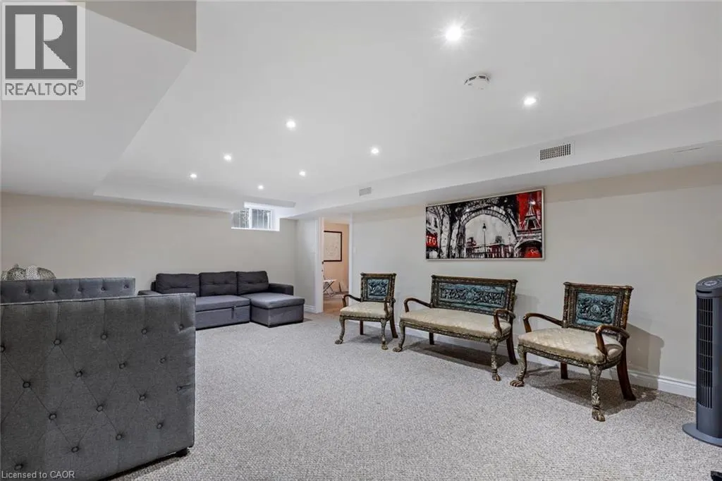1073 N SERVICE Road