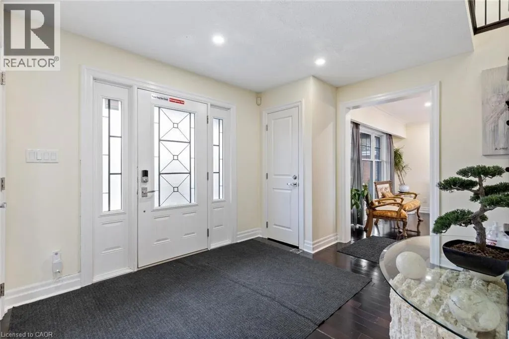 1073 N SERVICE Road