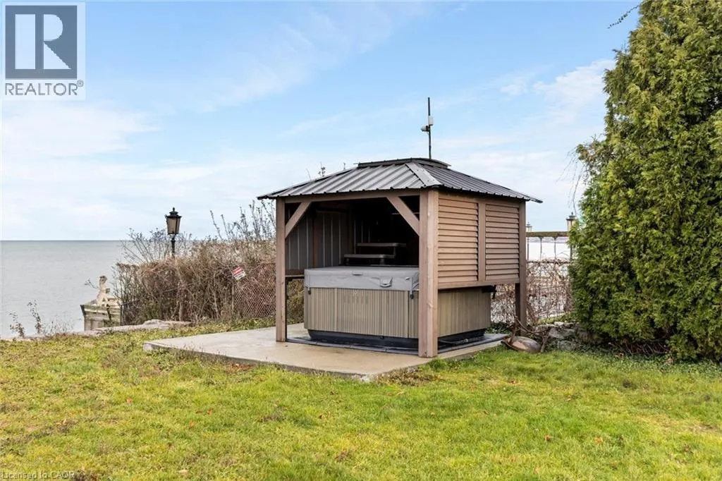 1073 N SERVICE Road