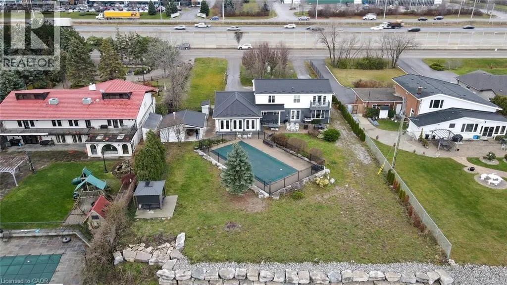1073 N SERVICE Road