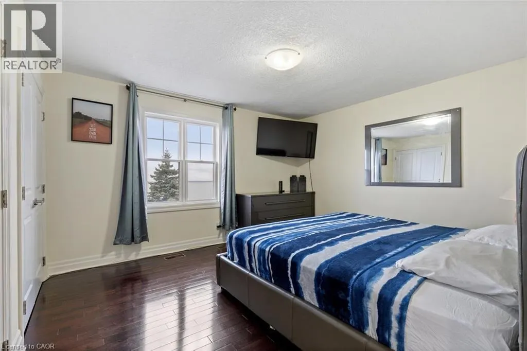 1073 N SERVICE Road