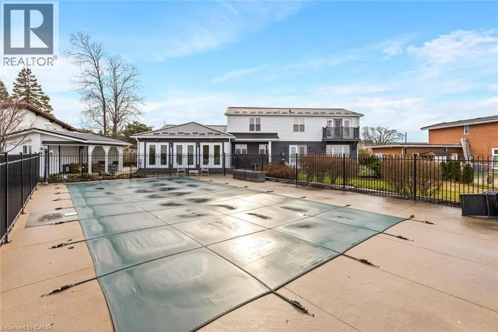 1073 N SERVICE Road