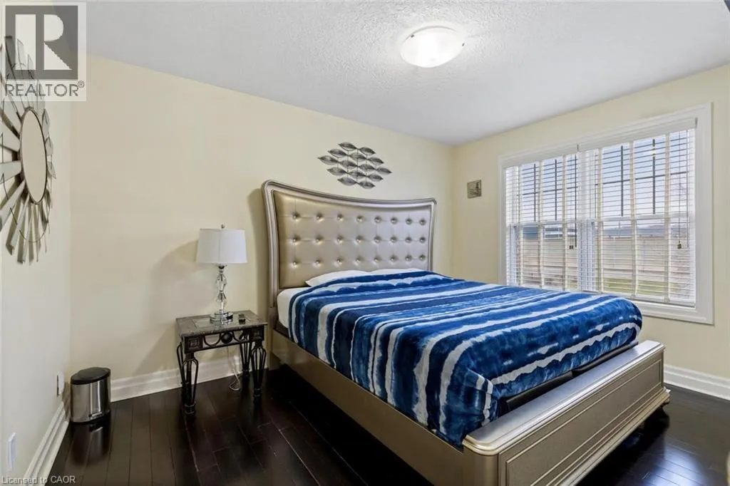1073 N SERVICE Road