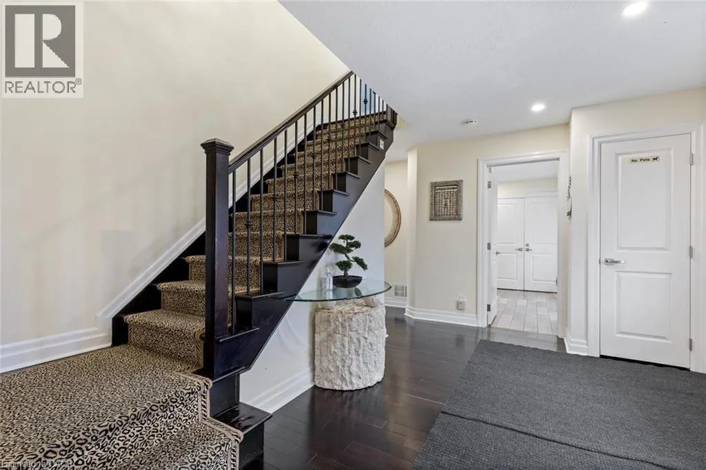 1073 N SERVICE Road