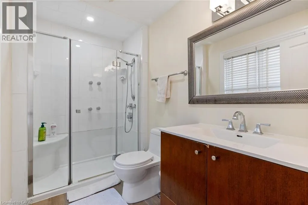 1073 N SERVICE Road