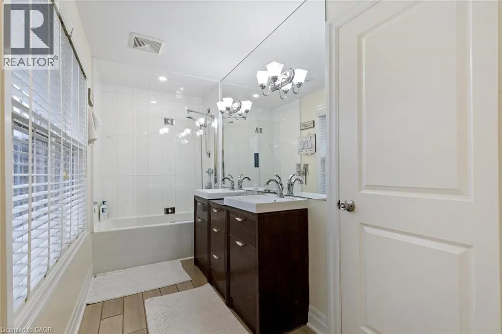 1073 N SERVICE Road