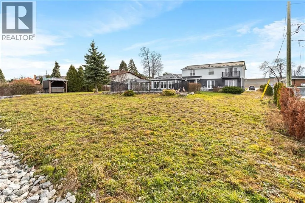 1073 N SERVICE Road