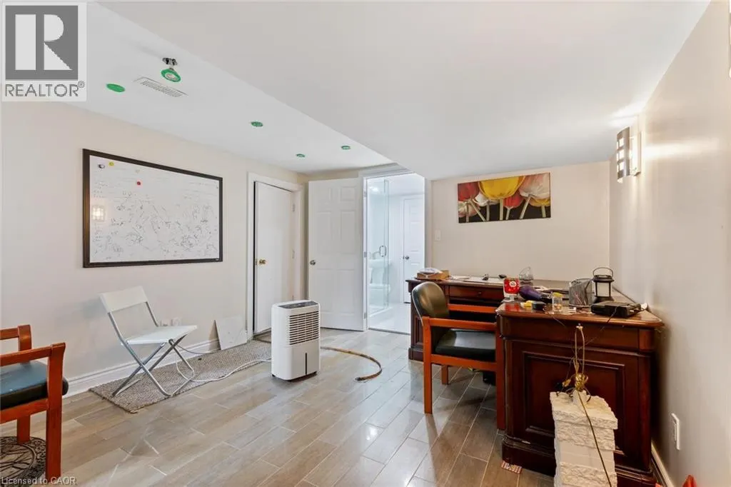 1073 N SERVICE Road