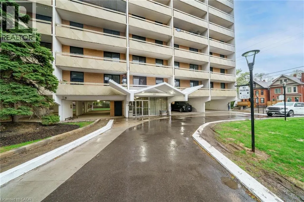 223 JACKSON Street W Unit# 808, #808