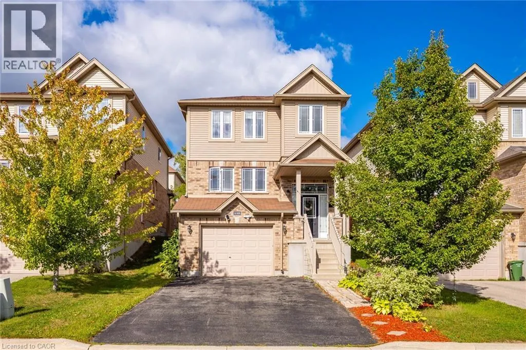110 OAKES Crescent