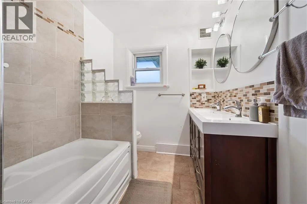 18 CAMBRIDGE Avenue Unit# Rms. 1 & 3, #Rms. 1 & 3