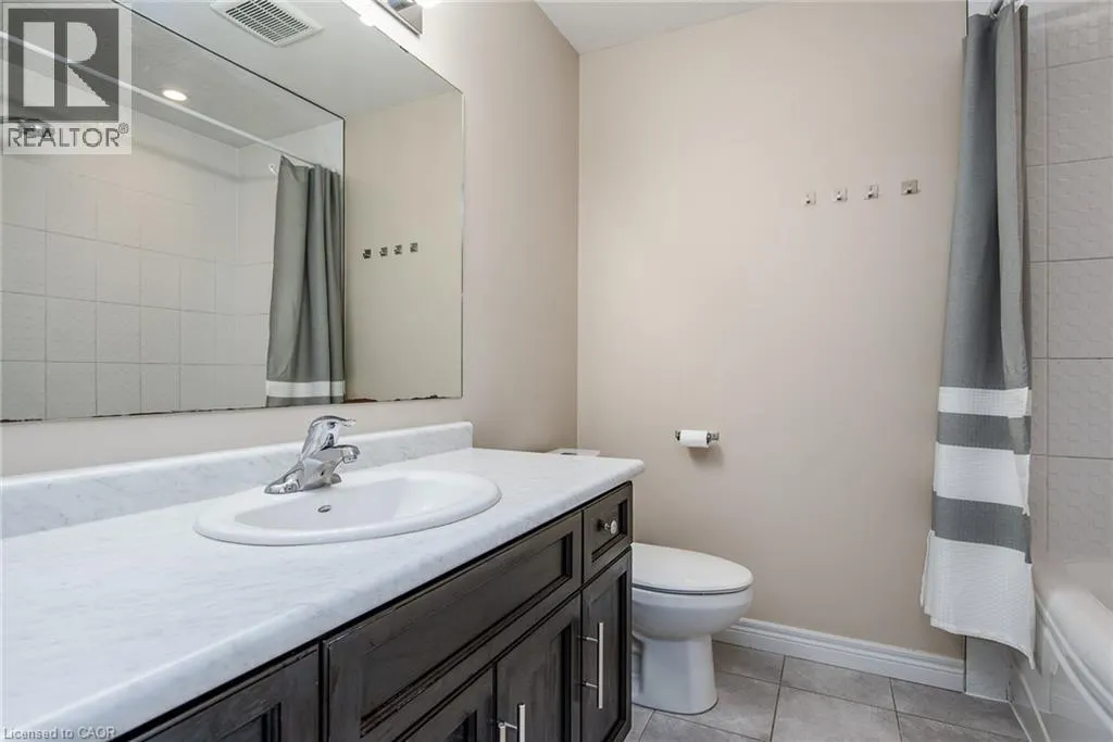 70 WILLOWRUN Drive Unit# H 3, #H 3