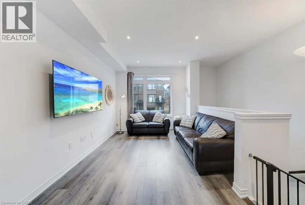 120 COURT Drive Unit# 44, #44