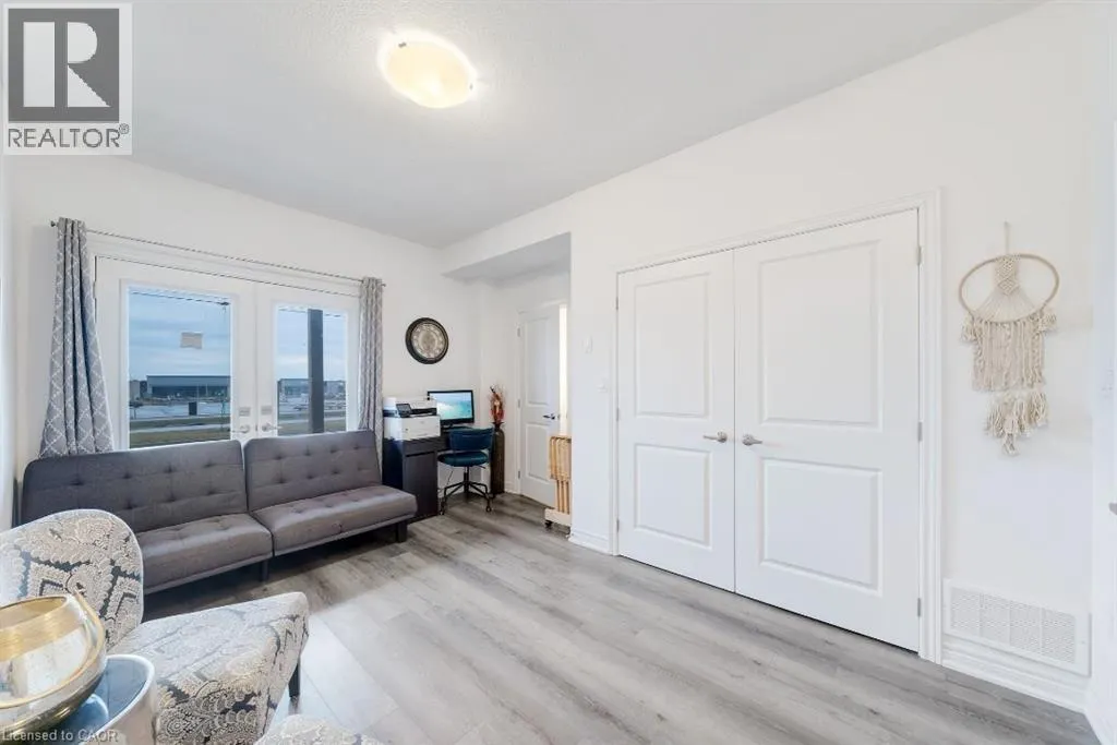 120 COURT Drive Unit# 44, #44