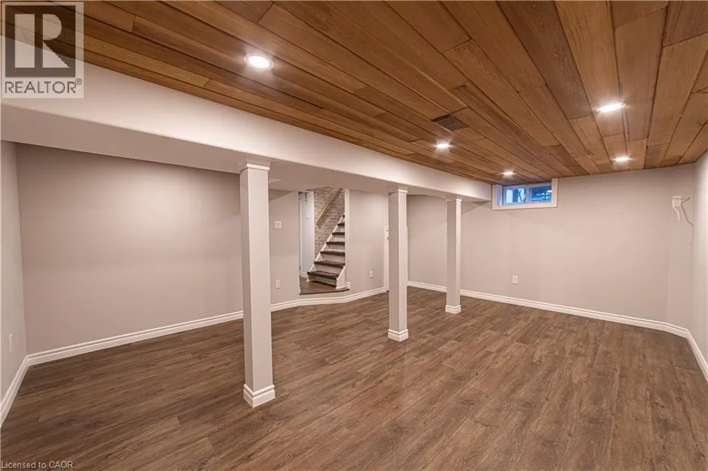 12 MAPLE Avenue