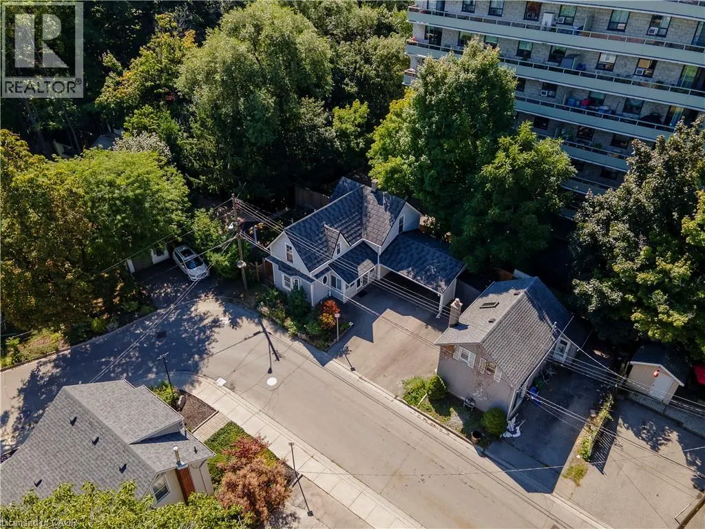 12 MAPLE Avenue