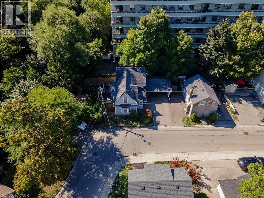 12 MAPLE Avenue