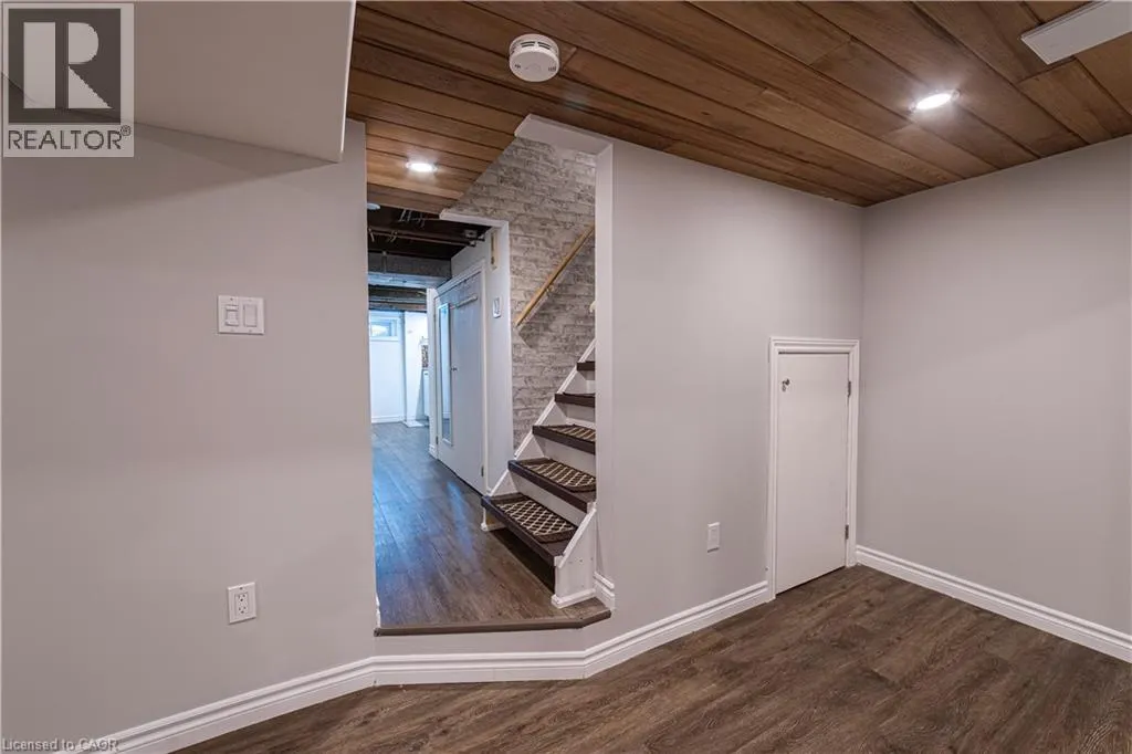 12 MAPLE Avenue
