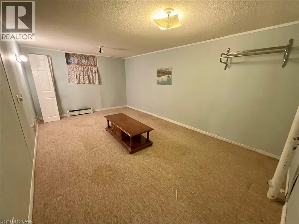 4 ROSANNE Crescent