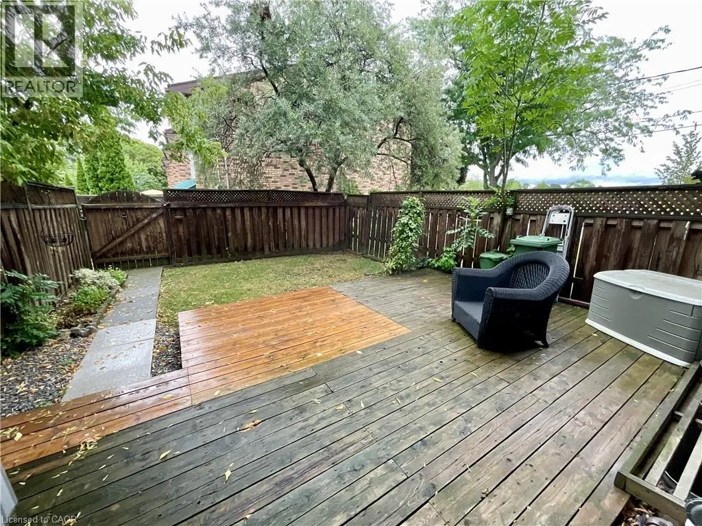 4 ROSANNE Crescent