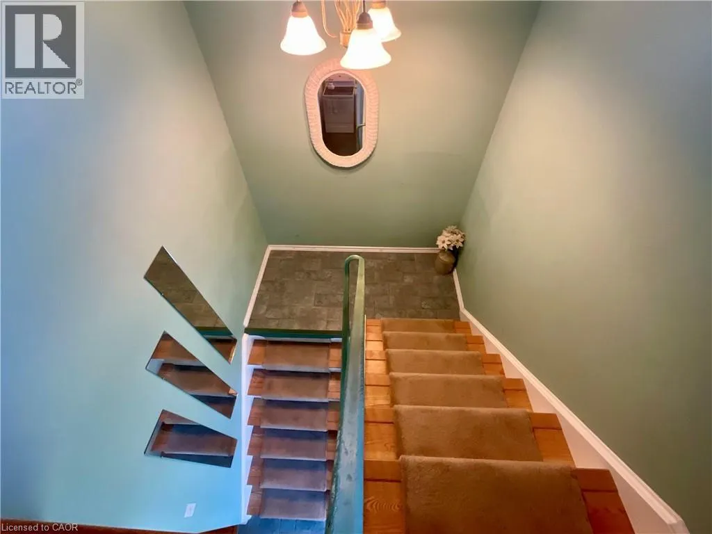 4 ROSANNE Crescent