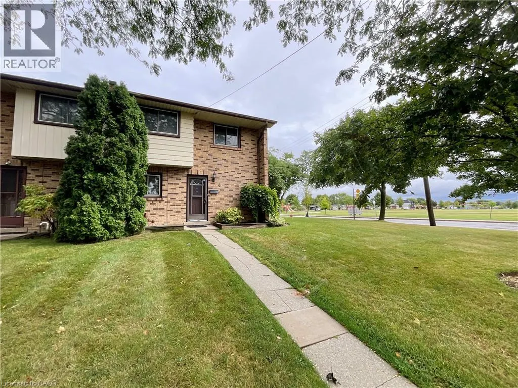 4 ROSANNE Crescent