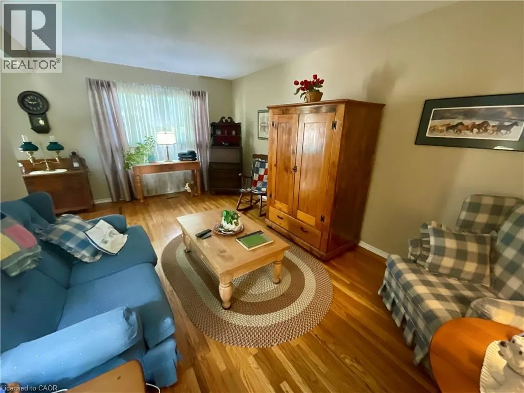 4 ROSANNE Crescent