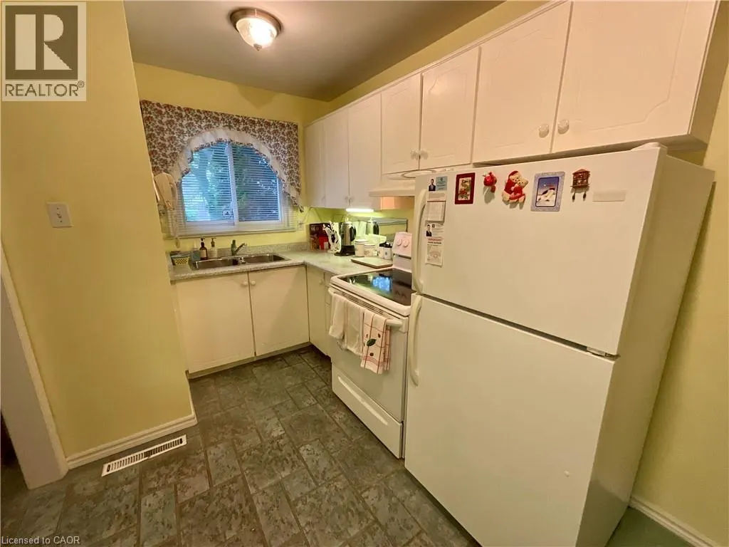 4 ROSANNE Crescent