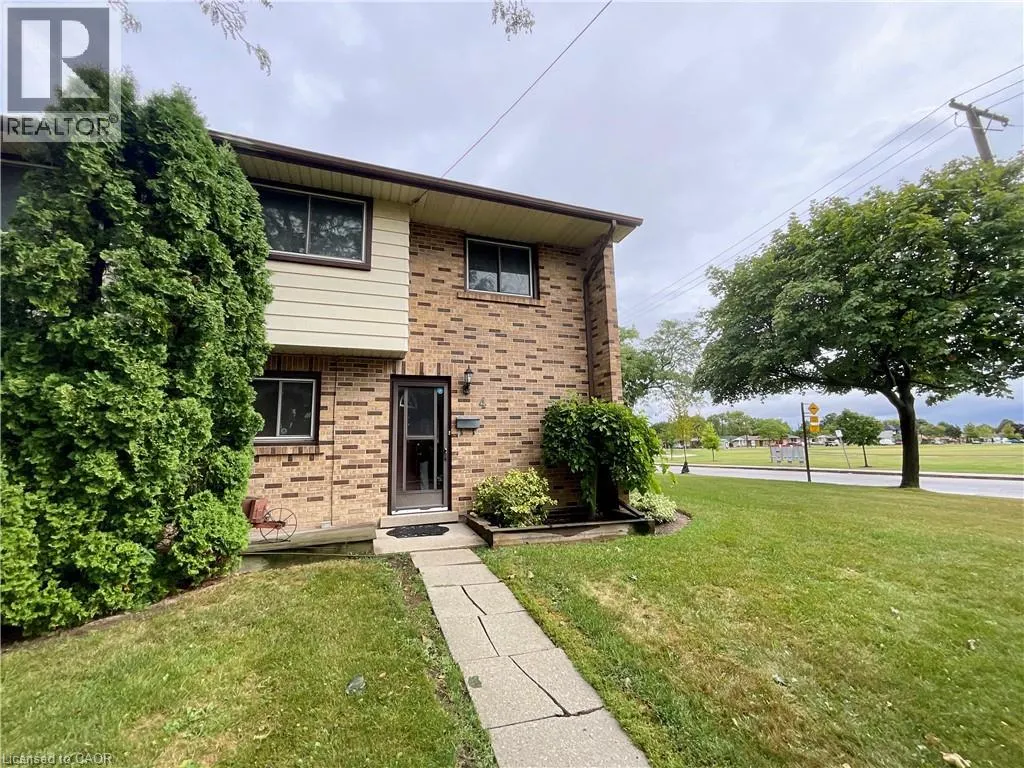 4 ROSANNE Crescent