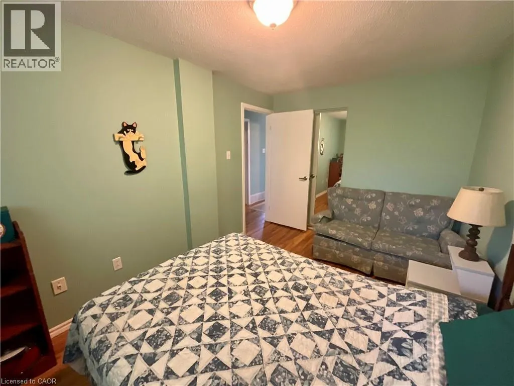 4 ROSANNE Crescent