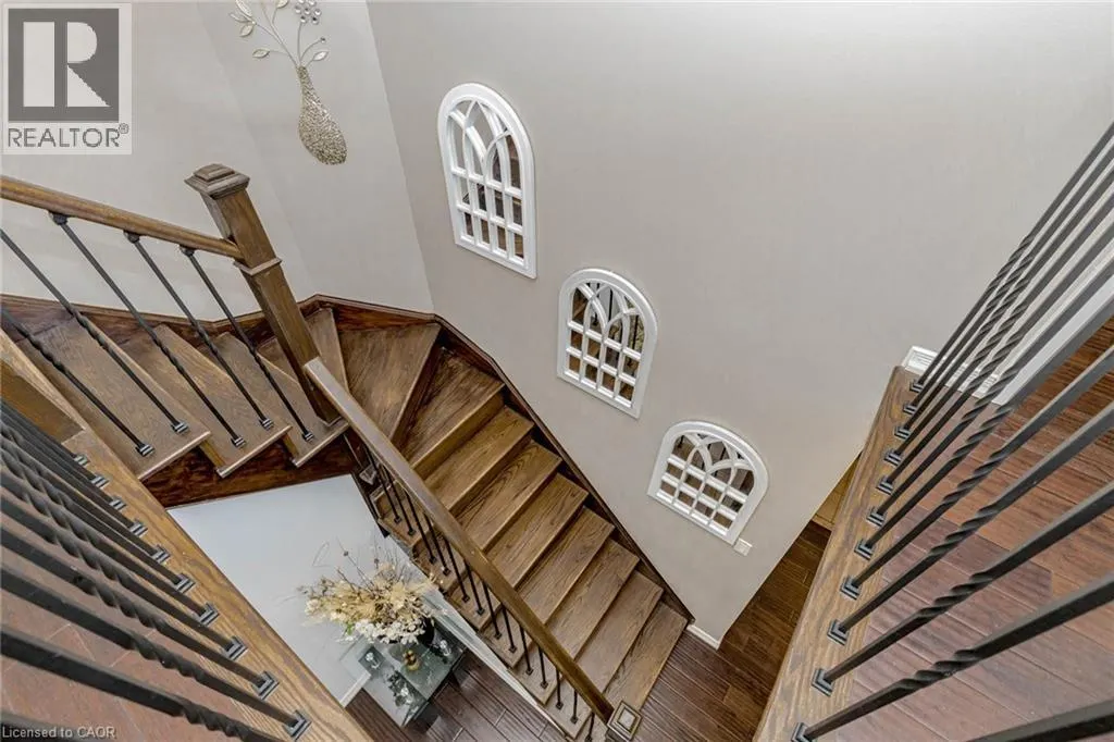 32 VINEBERG Drive