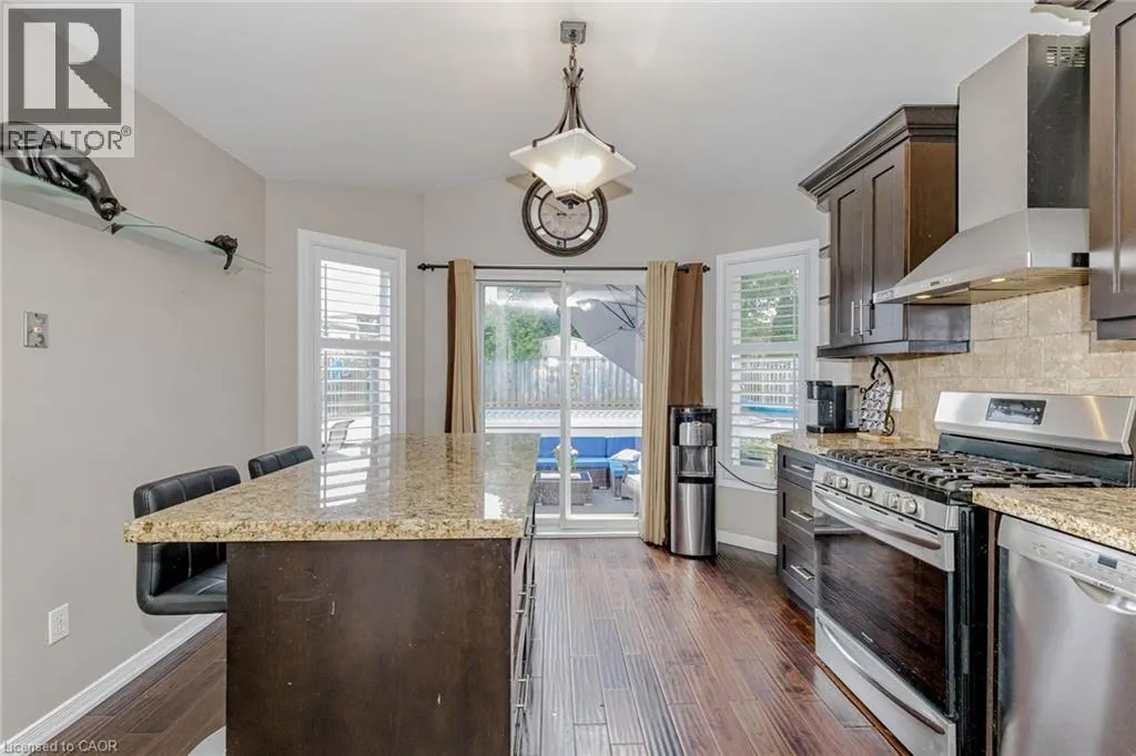32 VINEBERG Drive
