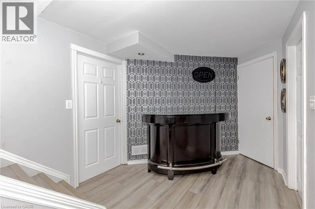 32 VINEBERG Drive