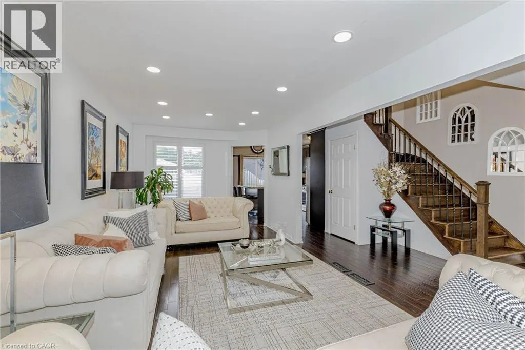 32 VINEBERG Drive