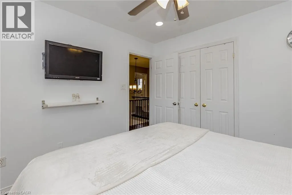 32 VINEBERG Drive
