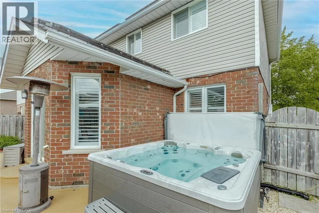 32 VINEBERG Drive