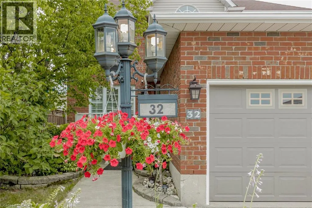 32 VINEBERG Drive