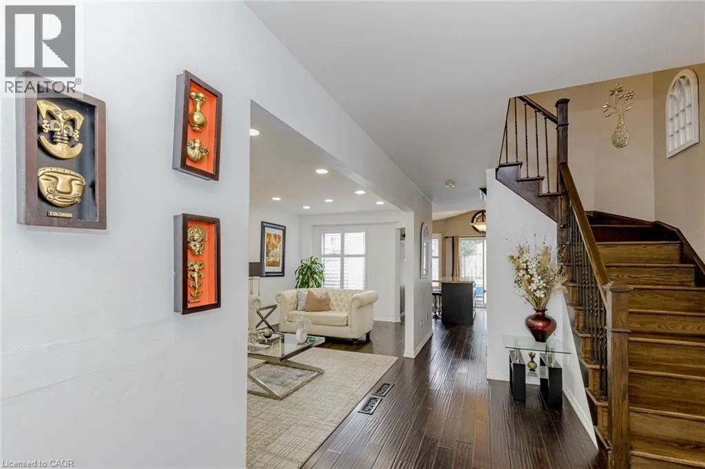 32 VINEBERG Drive