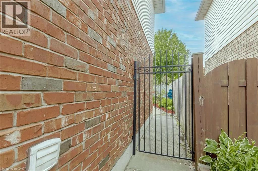 32 VINEBERG Drive